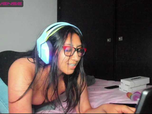 Fotogrāfijas Nerdgirl Hi, I'm Alejandra, im 23 years old from Colombia, I'm working here to pay me collegue studies if u can sport me and have a fun time with me would be amazing