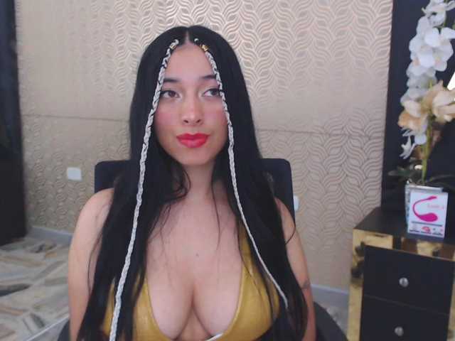 Fotogrāfijas NicoleCollema hello guys I'm new I would like to masturbate for you