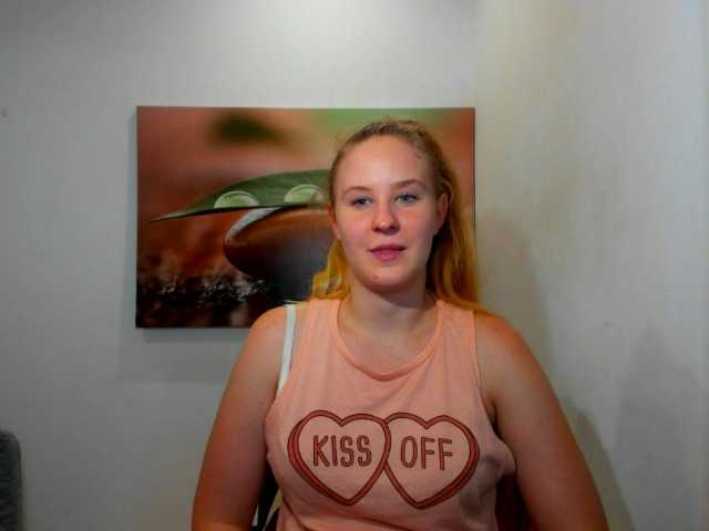 Fotogrāfijas nikkipeach18 THE LAST DAY HERE!!! Welcome in my #horny room! Come and #cum with me and enjoy this #hot day together :* #blonde