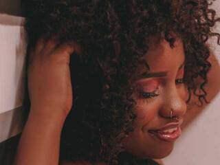 Erotiska video tērzēšana Nixie-Evanss