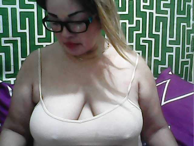 Fotogrāfijas Applepie69 hello welcome to my room please help me token boobs 20 plus pussy 30 ass 40 nakec 50 show play pussy 100