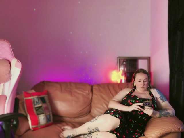 Apraides ekrānuzņēmumi NylonQueen
