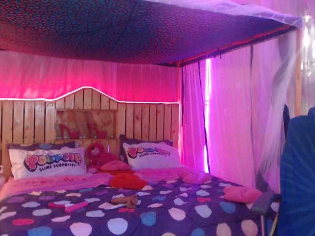 Fotogrāfijas Okoye19 hey guys welcome to my room, dnt forget to add me as friend and request with a tip