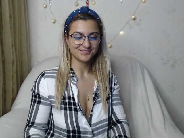 Fotogrāfijas PlayfulNicole Lets meet better and lets have some fun :) Lush is on :) Offer me pleasure with your *****s ;) follow me