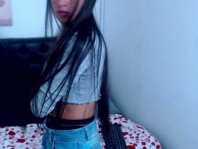 Fotogrāfijas Pretty-Girl Hi there guys!! Im new here come and feel free to make my pussy drain for you :3// SQUIRT AT GOAL