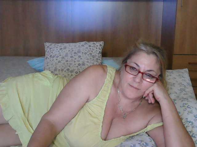 Fotogrāfijas Mary_sweet MATURE WOMAN(60 years-)#MILF#BIG TITS NATURAL#HAIRY PUSSY#SMOKER#Guys press on the heart from the right angle if you like me#C2C IN PRV,GROUP OR IN CHAT FOR 199TKS(5MIN)#PM20TKS