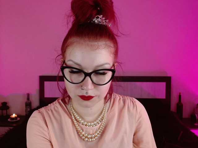 Fotogrāfijas Goddess_Amanita You Glamournatrix Findomme will humiliate you gently