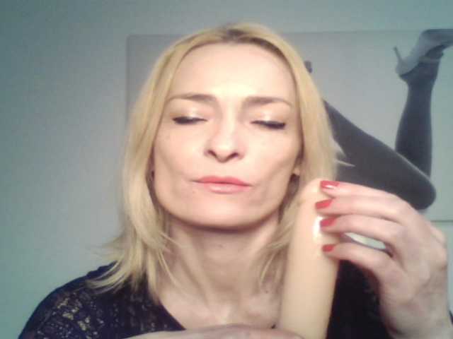 Fotogrāfijas QueenofBerlin 300 tokens for Jerk Off Instructions c2c ! THE END IS NEAR!! :) PRO Mistress in charge here!