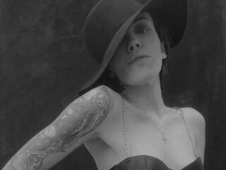 Erotiska video tērzēšana QueenOfFetish