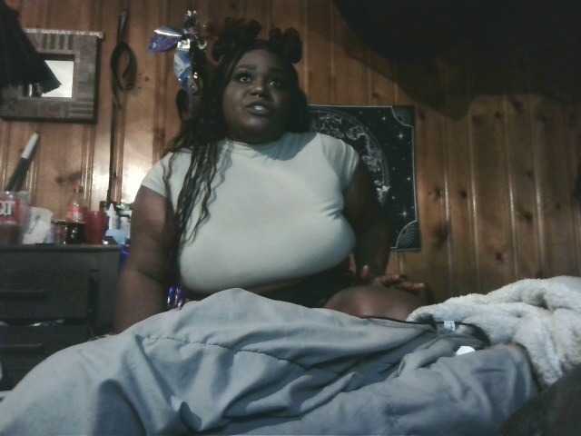 Fotogrāfijas QueenRaynexxx Hello Its A Place Fit 4 A Queen! Thick Chocolate GIRL RIGGHT HERE!!!