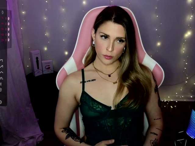 Fotogrāfijas queenxlexy spit on tits