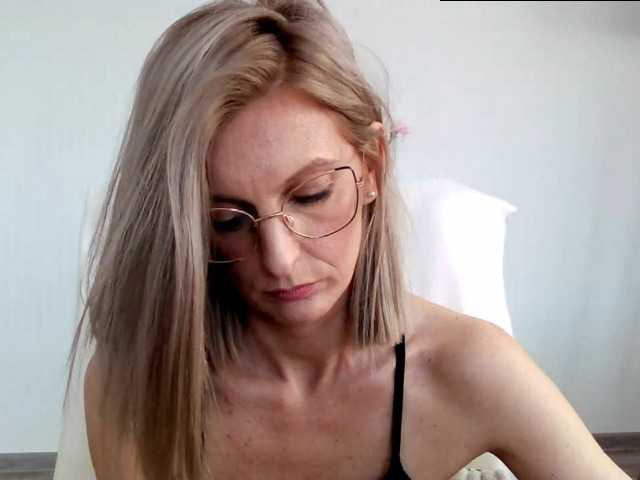 Fotogrāfijas RachellaFox Sexy blondie - glasses - dildo shows - great natural body,) For 500 i show you my naked body [none]