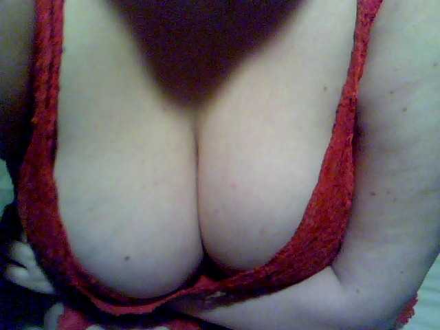 Fotogrāfijas redcherry I love to caress my pussy and cum in ecstasy, your gifts cheer up and make my pussy get wet Make love. I have a sound, turn it on