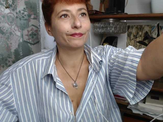 Fotogrāfijas Ria777 I love hearing the tinkle of tips!Like me - 20tips or more) like my smale -20tips or more)like my eyes-20tips or more)stand up-30tips or more)open u cam-30tips)