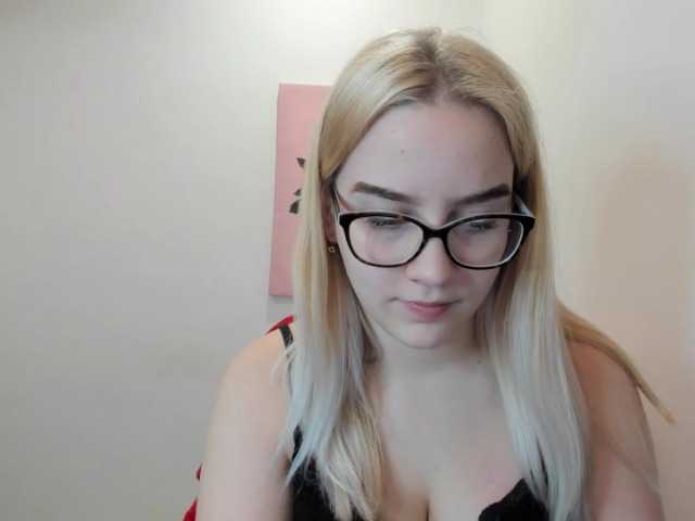 Fotogrāfijas rikkisix69 Hi guys :) My name is Rikki, my biggest strengths are my #bigtits, and #ass. Im still #teen, and #new here, and very #shy too. ;)