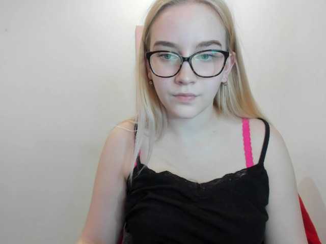 Fotogrāfijas rikkisix69 Hi guys :) My name is Rikki, my biggest strengths are my #bigtits, and #ass. Im still #teen, and #new here, and very #shy too. ;)