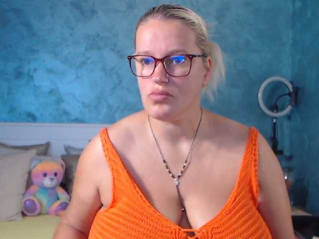 Фотографии Roselyn25 BEST POV SQUATS DON'T FOLLOW ME IF YOU DONT TIP ME #bigboobs #feet #pussy #blonde #fetish #smoking #private #anal #cum play #pussy play