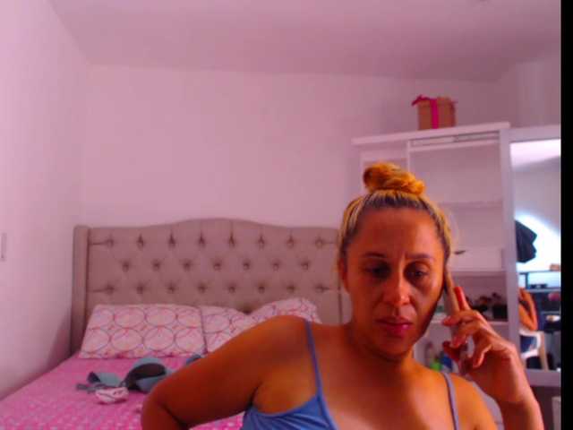 Fotogrāfijas RoxanaMilf I want to have 5000 to make an explicit show with the oils, we need 1053 We have 3947 5000 3947 1053