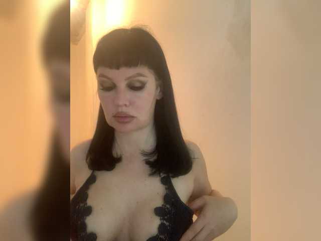 Apraides ekrānuzņēmumi RoyalBreasts