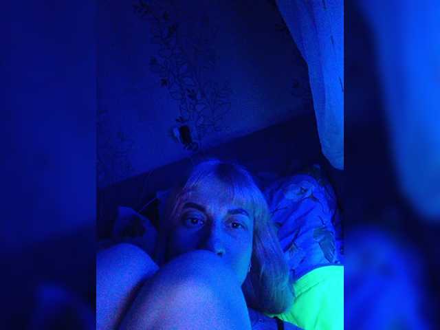 Fotogrāfijas RussiaBADGIRL I'm stupid wet bitch from Siberia. I want u to see my wild crazy strong orgasm when I smoking... I like it :) Give me a tokens please, I want you so much!!
