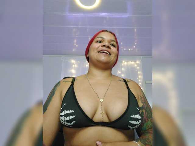 Fotogrāfijas SaamyRed HEY GUYS MY WET PUSSY LOVES VIBRATIONS, MAKE ME MOAN AND SCREAM WITH PLEASURE, I'M READY FOR YOU #curvy #bigass #squirt #cum #anal