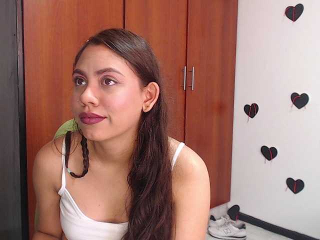 Fotogrāfijas Samantha-Bleu Massage my tits with cream and make me horny#hairy #latina #daddysgirl #anal #lush