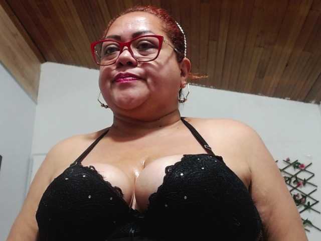 Fotogrāfijas Samantta-Jone Come and play with me sexy and hot #mature #bigboobs #milf #bbw #bigass MY GOALS IS: STREPTEASE