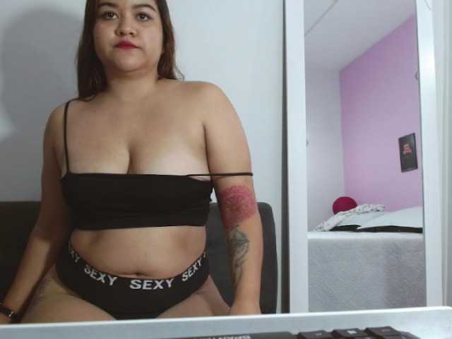 Fotogrāfijas SaraFranco I am new here! Welcome guys♥ #curvy #new #brunette