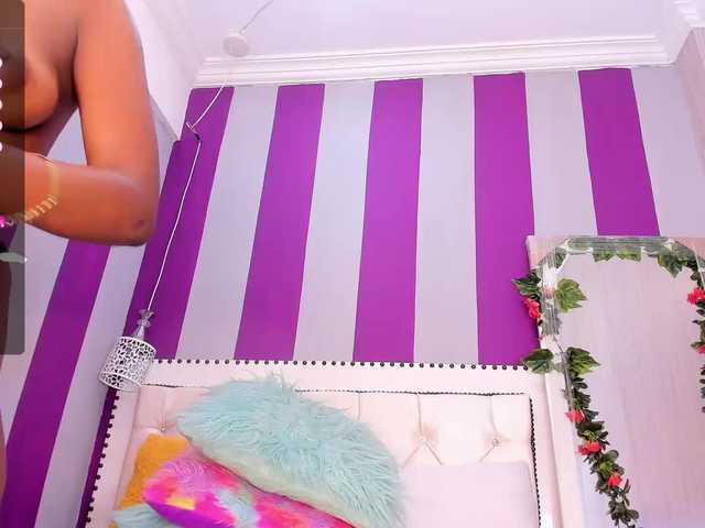 Fotogrāfijas SashaLuxx hello love today is my birthday what do you think if you come to my room hot and we have a great time together!!!
