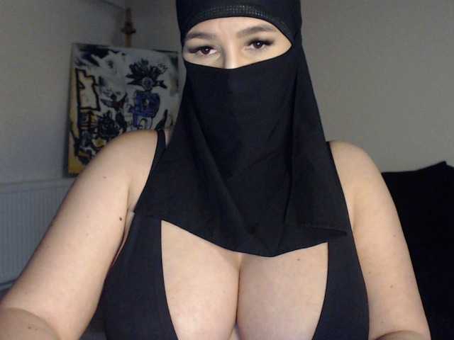 Fotogrāfijas SelmaAzmani hello hello! like me 22, boobs 139, ass 200, asshole 444, pussy 666, naked 1888