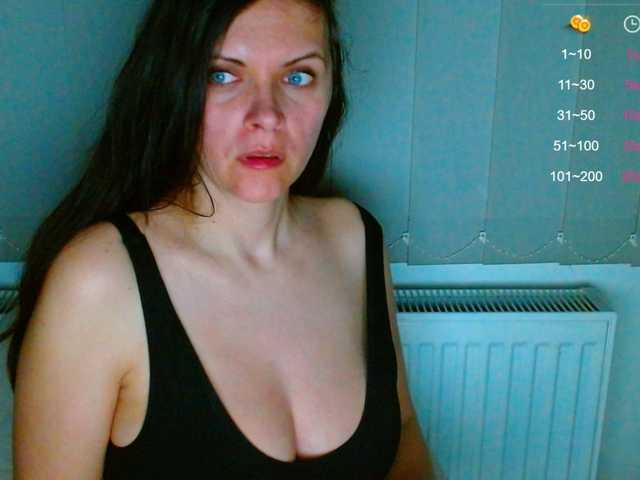 Fotogrāfijas SexQueen1 Buzz my pussy, make it wet! PVT #brunette #mistress #goddess #findom #femdom #bigboobs