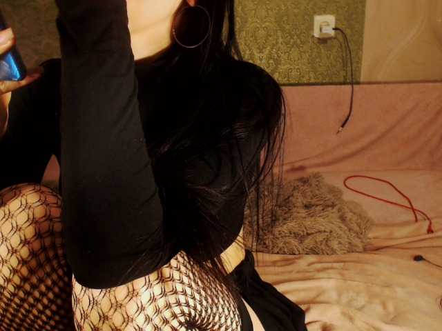 Fotogrāfijas Sexymalay18 Hi I am Alina) Lovens from 2 x tokenes) Subscribe) On the golden rain we collect! i want pvt my love !