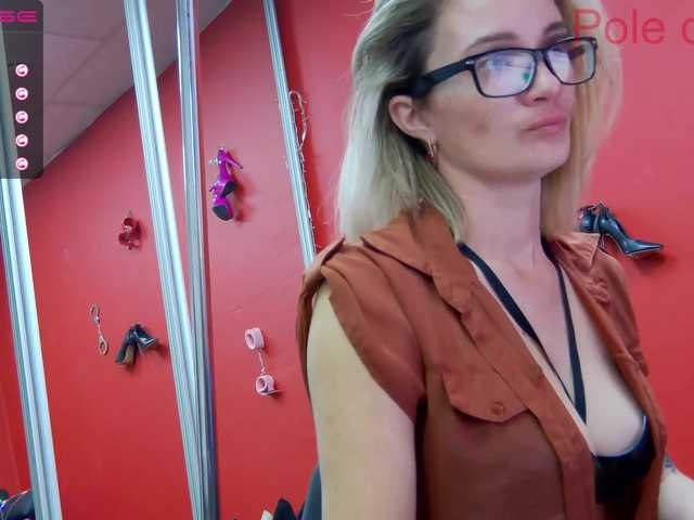 Fotogrāfijas Simonacam2cam I'm glad to welcome you dear! The best compliment from you is tokens) I will also pamper you with naked tits for 100 tons, ass-50, legs-30. I will turn on your camera for 40 tons, I will play pranks in private or in a group and show you what it is buzz