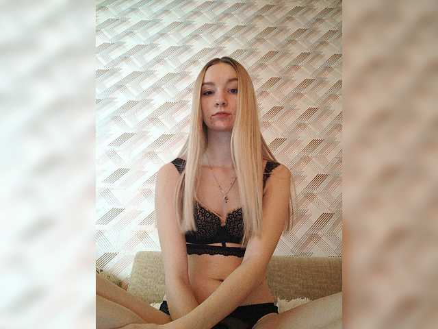 Fotogrāfijas sofia06030 My name is Sofia and i am new girl here , lets play with , dont forget to subscribe and put love)♥️ Saving up for Lovense)