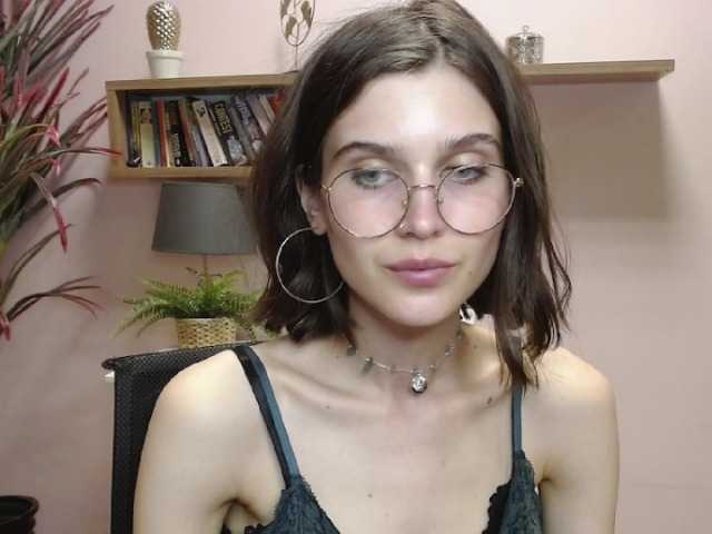 Fotogrāfijas Soft-Sarah #cfnm #teen #hot #sugarbabe #english #german #domina #joi #fantasy #roleplay