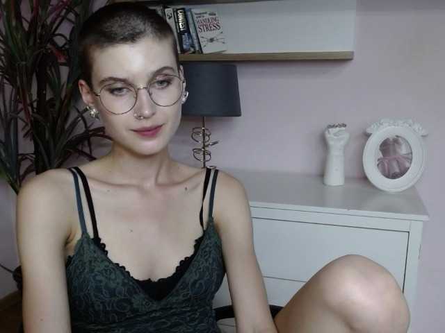 Fotogrāfijas Soft-Sarah #cfnm #teen #hot #sugarbabe #english #german #domina #joi #fantasy #roleplay