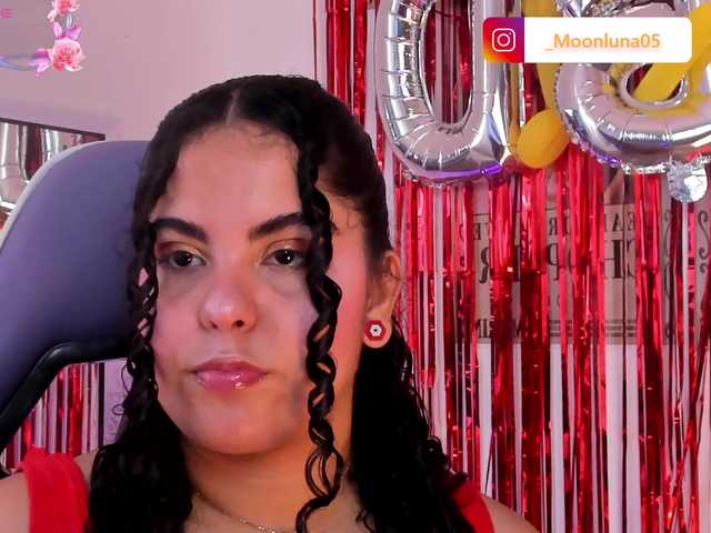 Apraides ekrānuzņēmumi Sophie_Luna