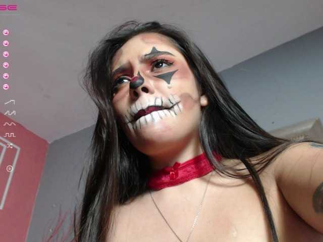 Fotogrāfijas sophiefox HI guys welcome to my world , im new model in here complette my first goal and enjoy with me #colombiana #latina #18 #brunette #longhair #curvy #sexy #lovense