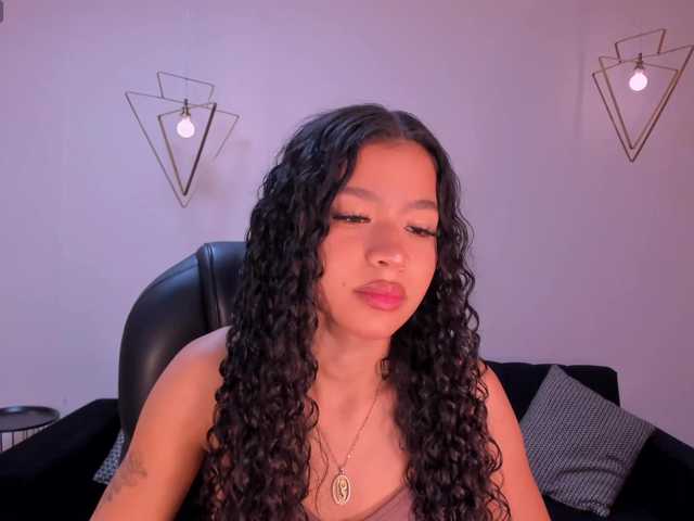 Apraides ekrānuzņēmumi SophieHouston