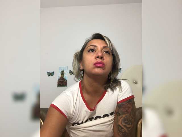 Apraides ekrānuzņēmumi SquirtyDiva