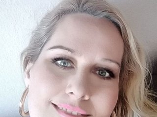 Erotiska video tērzēšana SquirtyMaya