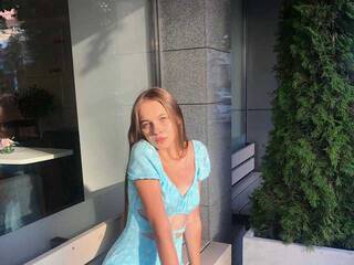 Erotiska video tērzēšana SugaaaaR