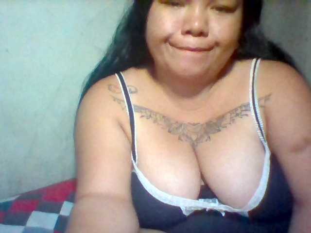 Fotogrāfijas sweetasian33 500 goal!!!..hello guys welcome in my room... lets have a game... tip menu is on...CARE TO TIP GUYS FOR APPRECIATION ....m