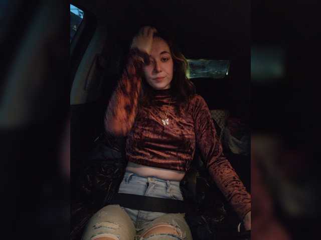 Fotogrāfijas Sweetrubyrose Hi im ruby! Its my first day im super nervous. Suppiry me by tipping and i Will flash 500 we have 13 and 487 until goal. Vibrate me my lush is in!