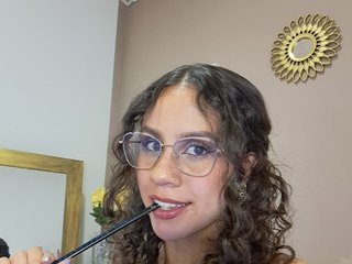 Erotiska video tērzēšana SylvannaMorelli