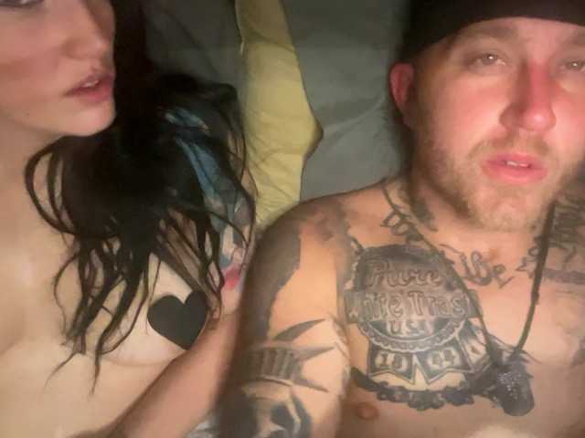 Fotogrāfijas Tattedtrouble Make us an offer before you send tokens and see if we accept ? for example ; you- “ I’ll give you 100 tokens to 69 each other for 5minutes showing everything ” ….Us - were hungry anyway…. Lol deal send em to start