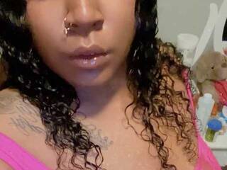 Erotiska video tērzēšana Thicaliciouss