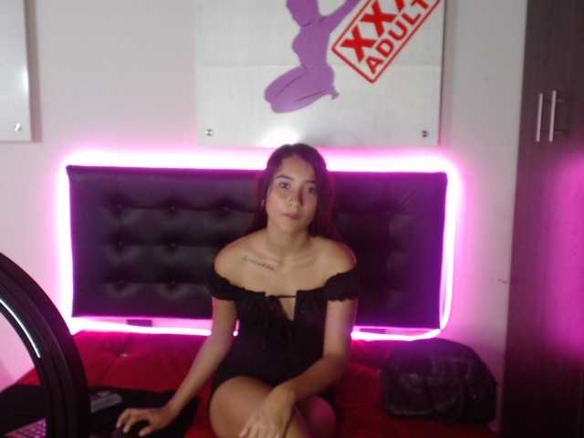 Fotogrāfijas TinnySofi18 Hi, it's my first day, I hope for your collaboration, I follow your advice #latina #skinny #feet #young #daddy #New