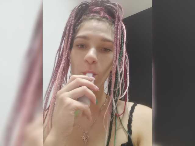 Apraides ekrānuzņēmumi TreshGirls