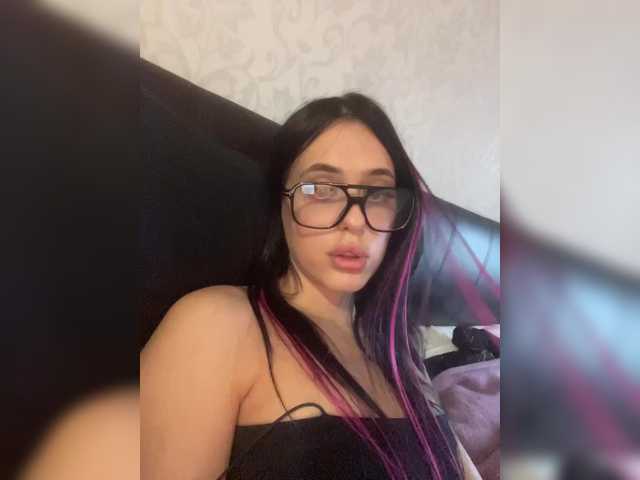 Apraides ekrānuzņēmumi ursweetwaifu1